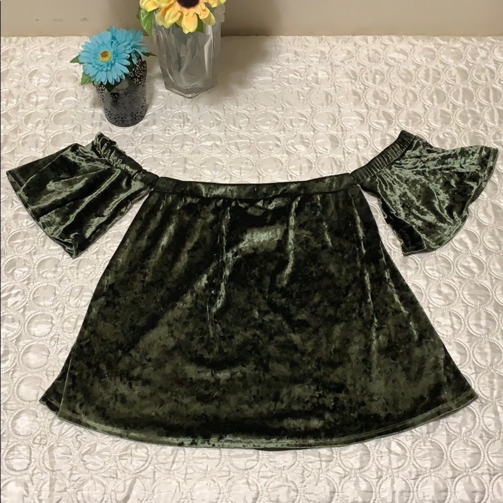 Potter’s pot velvet olive green sleeve cut shirt